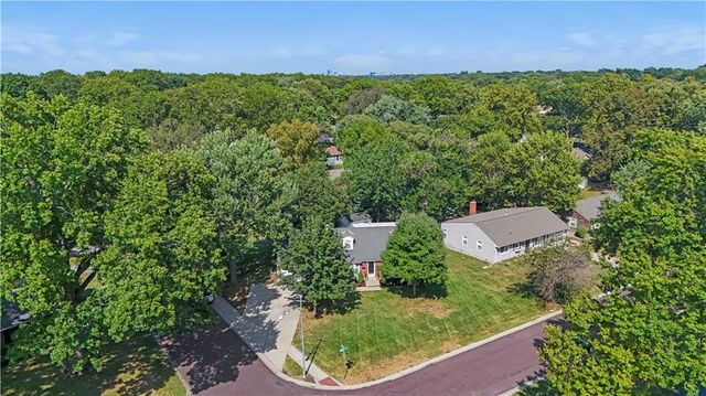 6014 W 68th Street, Overland Park, KS 66204