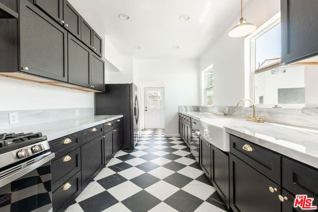 1010 S Point View, Los Angeles, CA 90035
