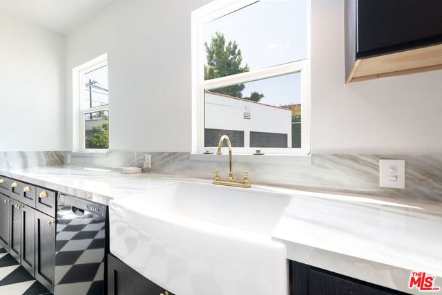 1010 S Point View, Los Angeles, CA 90035