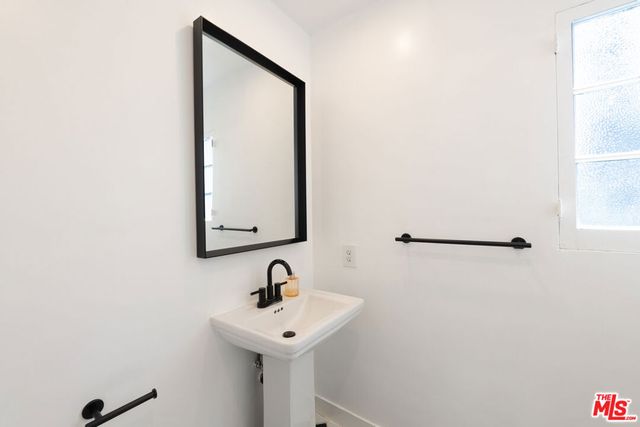 1010 S Point View, Los Angeles, CA 90035
