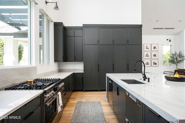 8144 E DEL BARQUERO Drive, Scottsdale, AZ 85258