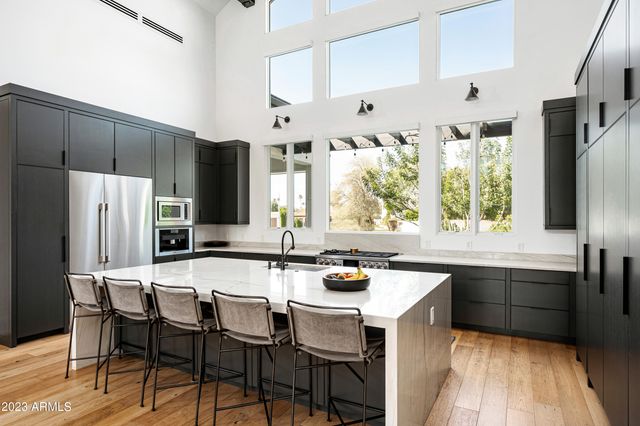 8144 E DEL BARQUERO Drive, Scottsdale, AZ 85258