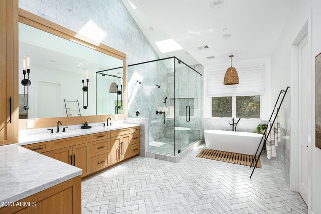 8144 E DEL BARQUERO Drive, Scottsdale, AZ 85258