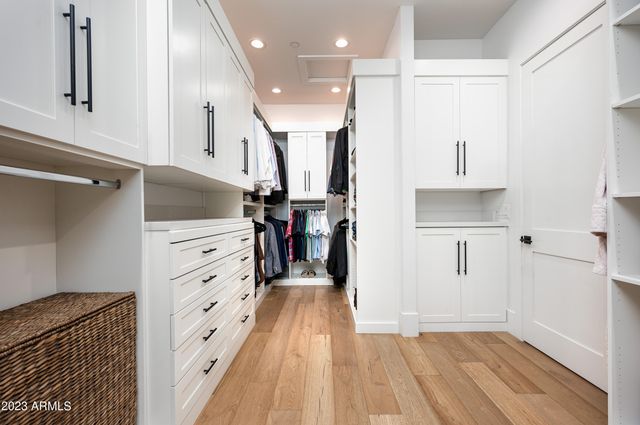 8144 E DEL BARQUERO Drive, Scottsdale, AZ 85258