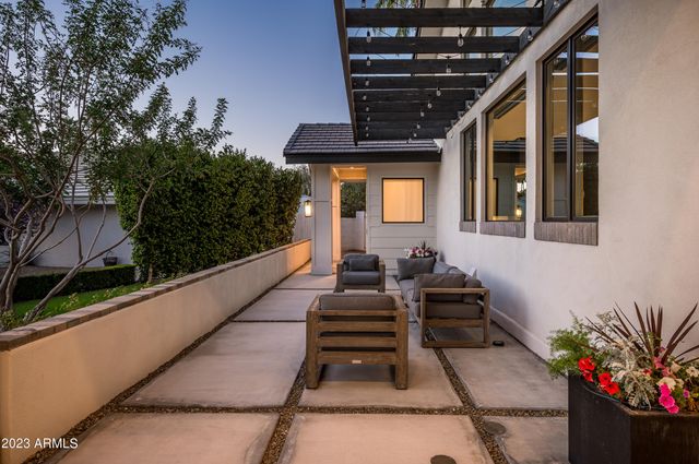 8144 E DEL BARQUERO Drive, Scottsdale, AZ 85258