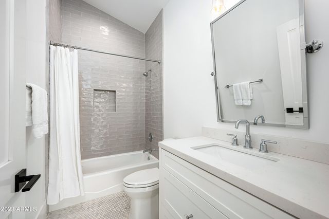 8144 E DEL BARQUERO Drive, Scottsdale, AZ 85258