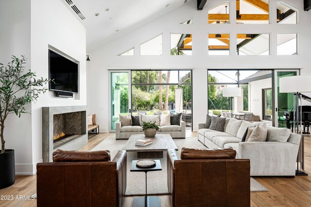 8144 E DEL BARQUERO Drive, Scottsdale, AZ 85258