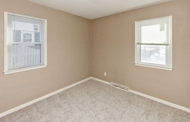 509 E Holcomb Avenue, Des Moines, IA 50313