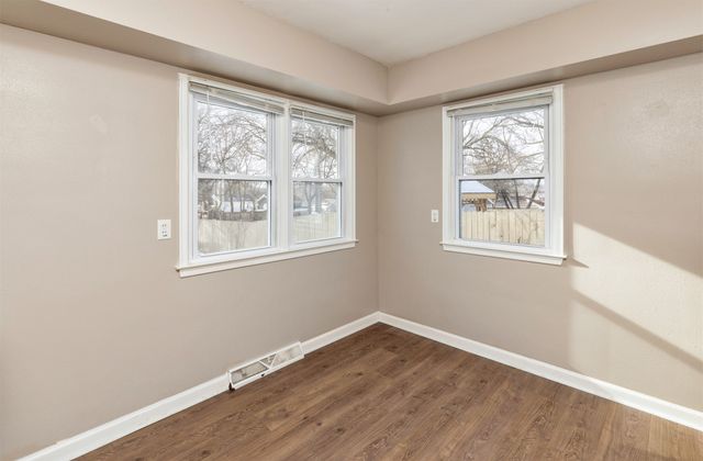 509 E Holcomb Avenue, Des Moines, IA 50313