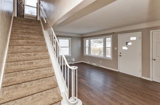 509 E Holcomb Avenue, Des Moines, IA 50313