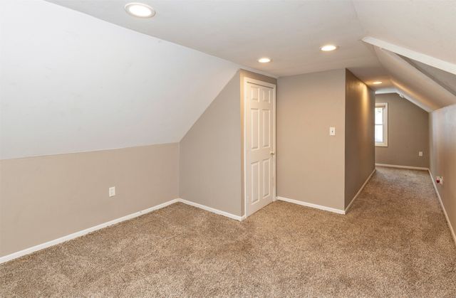 509 E Holcomb Avenue, Des Moines, IA 50313