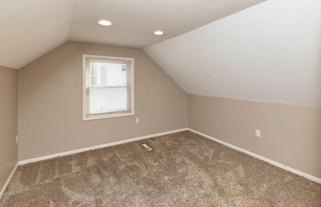 509 E Holcomb Avenue, Des Moines, IA 50313