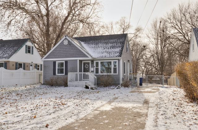 509 E Holcomb Avenue, Des Moines, IA 50313