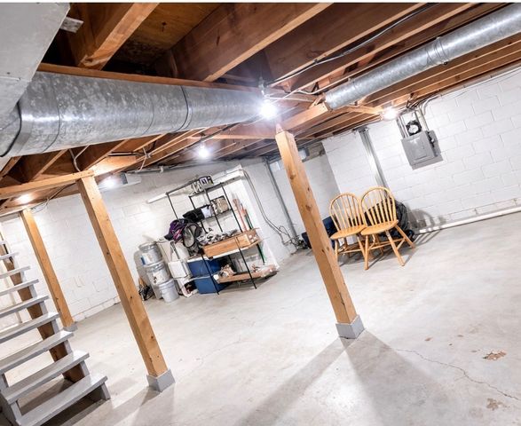 509 E Holcomb Avenue, Des Moines, IA 50313