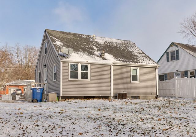 509 E Holcomb Avenue, Des Moines, IA 50313