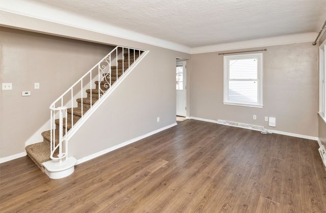 509 E Holcomb Avenue, Des Moines, IA 50313