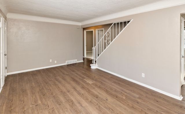 509 E Holcomb Avenue, Des Moines, IA 50313