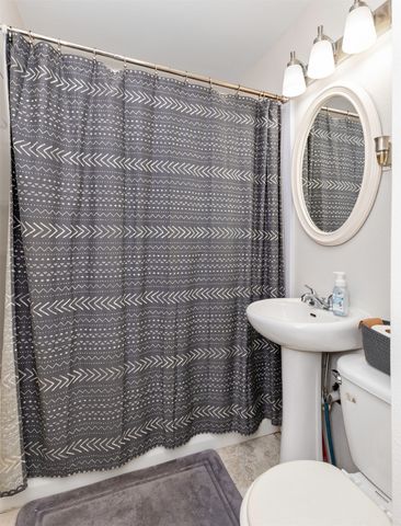 509 E Holcomb Avenue, Des Moines, IA 50313