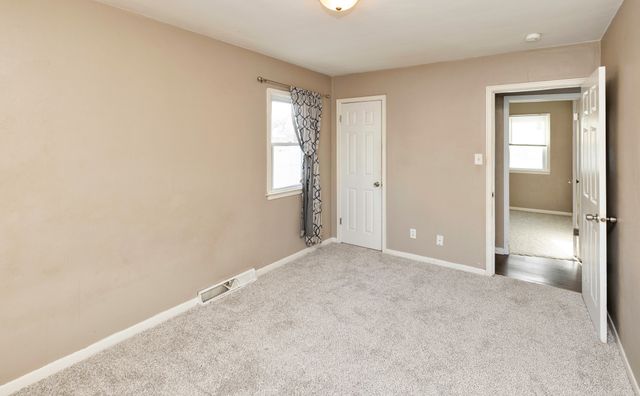 509 E Holcomb Avenue, Des Moines, IA 50313