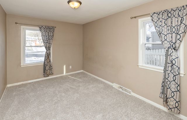 509 E Holcomb Avenue, Des Moines, IA 50313