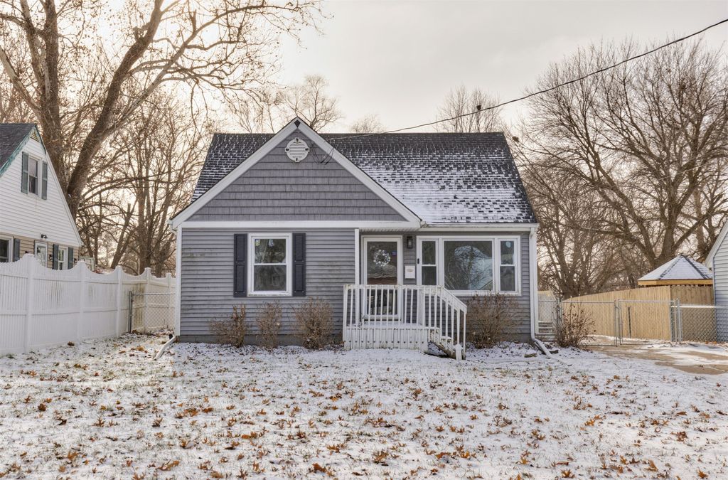 509 E Holcomb Avenue, Des Moines, IA 50313