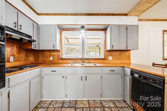 1675 Ponder Creek Road, Mars Hill, NC 28754