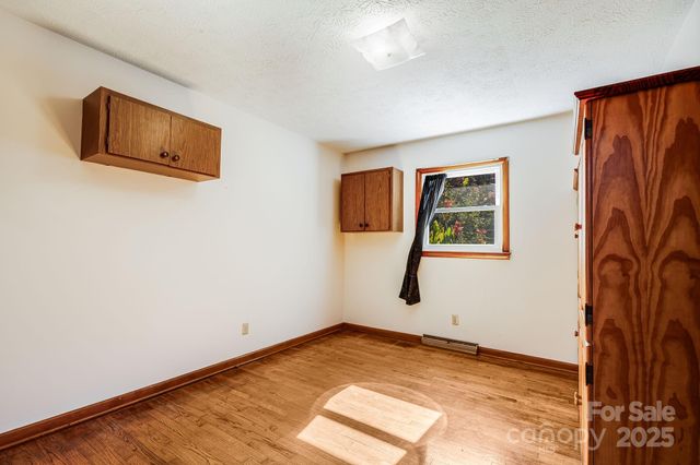 1675 Ponder Creek Road, Mars Hill, NC 28754