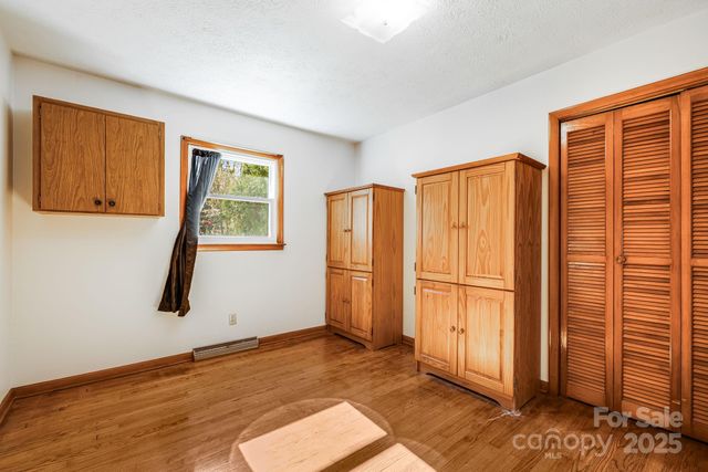 1675 Ponder Creek Road, Mars Hill, NC 28754