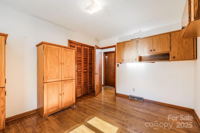 1675 Ponder Creek Road, Mars Hill, NC 28754