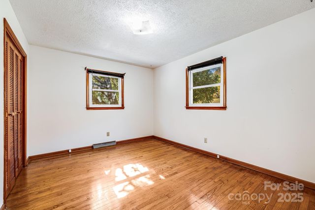 1675 Ponder Creek Road, Mars Hill, NC 28754