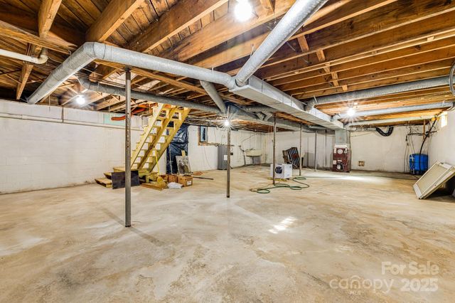 1675 Ponder Creek Road, Mars Hill, NC 28754