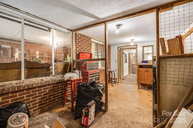 1675 Ponder Creek Road, Mars Hill, NC 28754