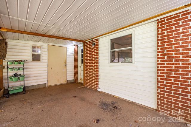 1675 Ponder Creek Road, Mars Hill, NC 28754