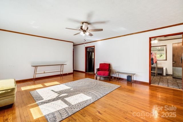 1675 Ponder Creek Road, Mars Hill, NC 28754