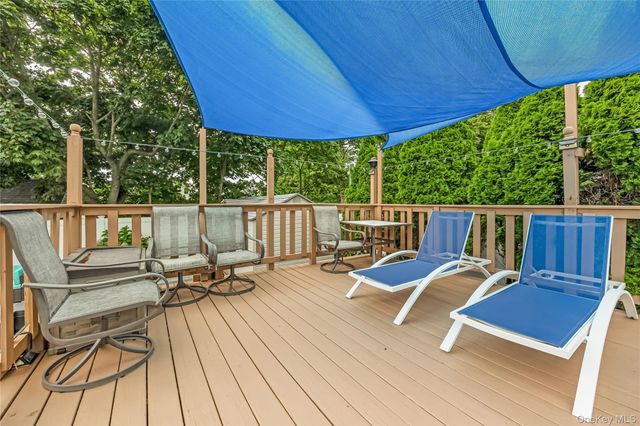 17 E Lincoln Avenue, Massapequa, NY 11758