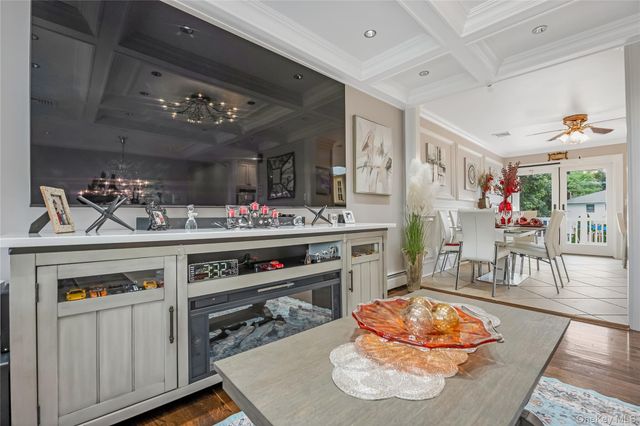 17 E Lincoln Avenue, Massapequa, NY 11758