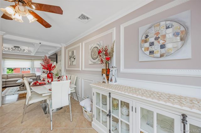 17 E Lincoln Avenue, Massapequa, NY 11758