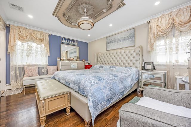 17 E Lincoln Avenue, Massapequa, NY 11758