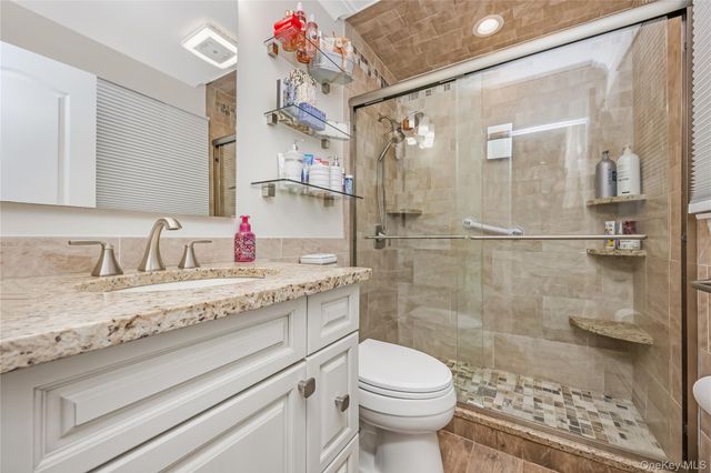17 E Lincoln Avenue, Massapequa, NY 11758