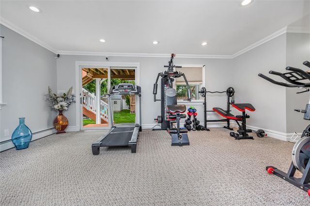 17 E Lincoln Avenue, Massapequa, NY 11758