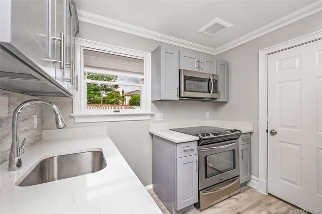 17 E Lincoln Avenue, Massapequa, NY 11758