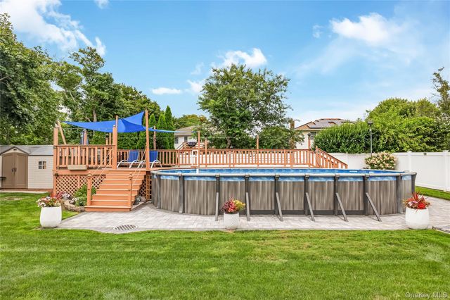 17 E Lincoln Avenue, Massapequa, NY 11758