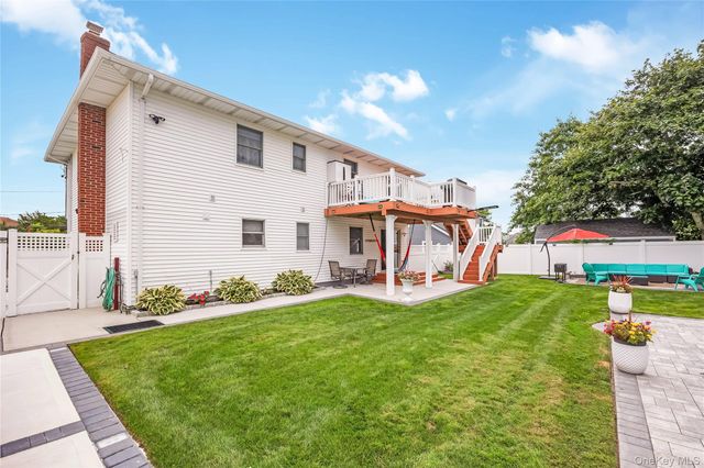 17 E Lincoln Avenue, Massapequa, NY 11758