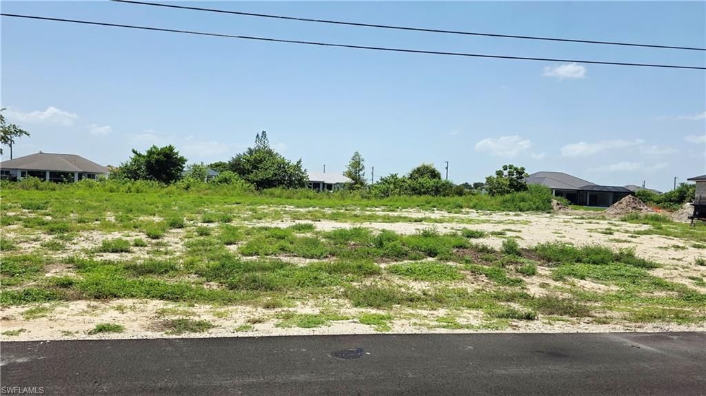Image 1 of property listing at 1402 NE 12th ST, Cape Coral, FL 33909