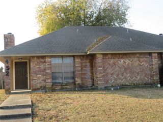 452 Finch Drive, Desoto, TX 75115