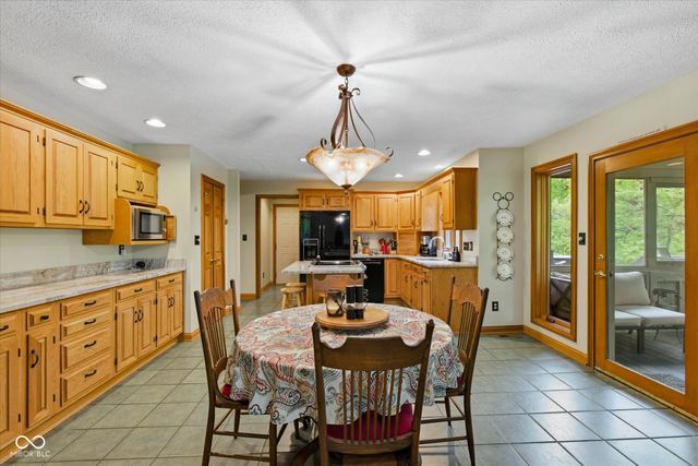 1353 Bur Oak Court, Avon, IN 46123