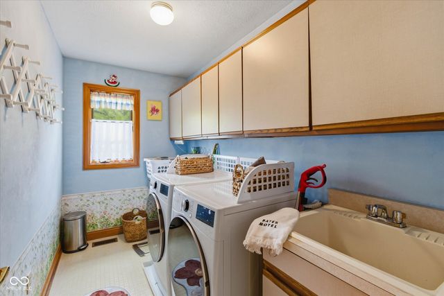 1353 Bur Oak Court, Avon, IN 46123
