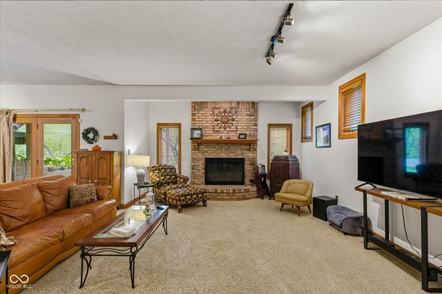 1353 Bur Oak Court, Avon, IN 46123