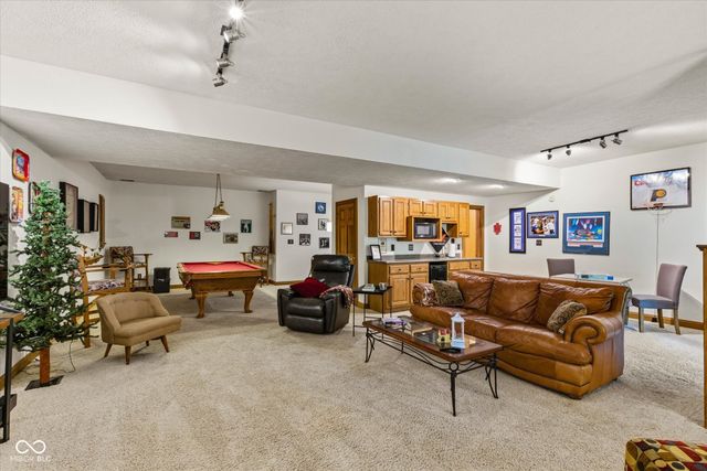 1353 Bur Oak Court, Avon, IN 46123