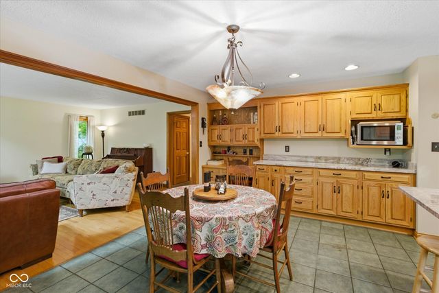 1353 Bur Oak Court, Avon, IN 46123